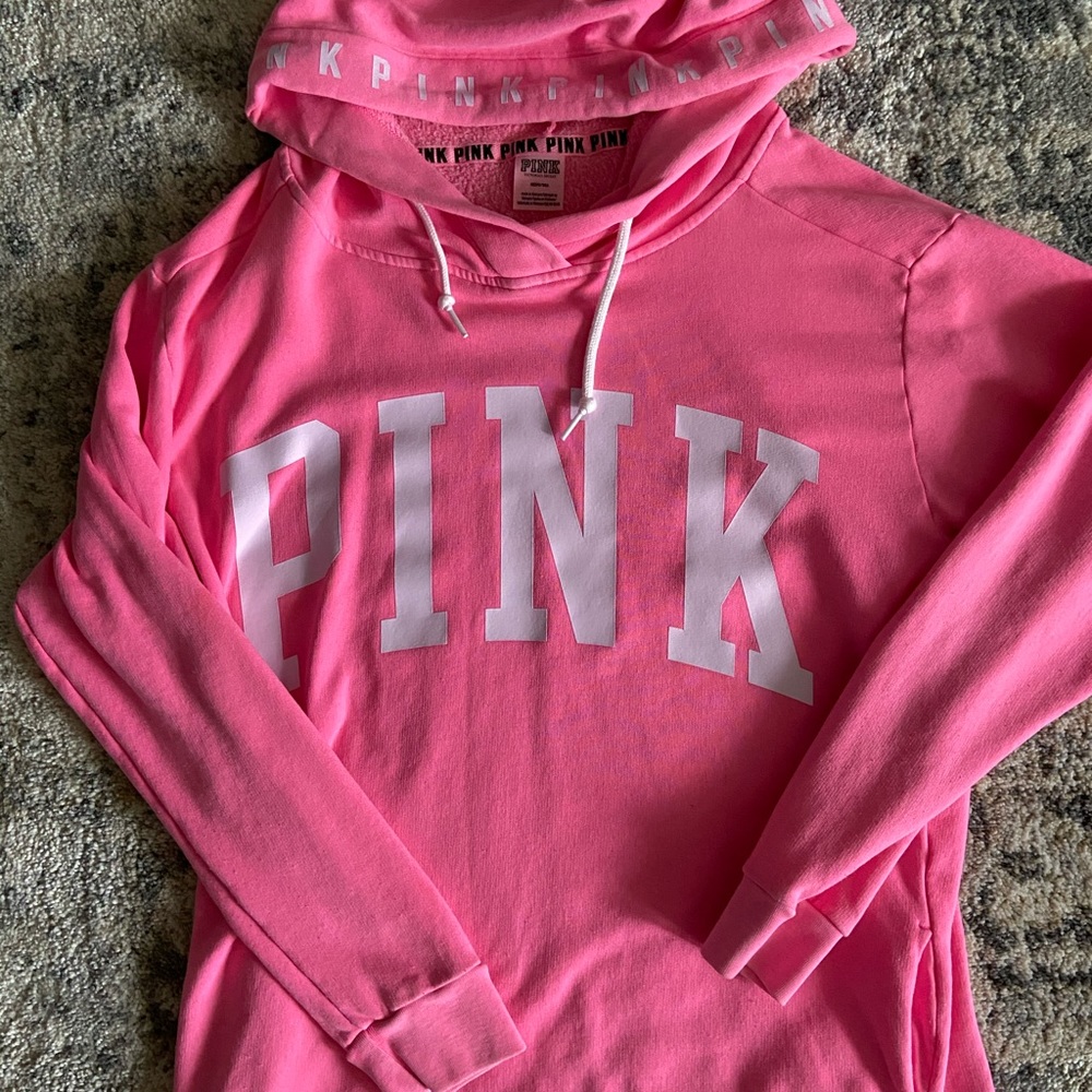 Pink woman hoodie with pockets